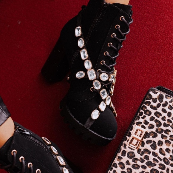 ๐๐๐จ๐ฉ ๐๐๐ฏ๐ 6 ๐ค๐Detachable Embellished Strap Boot - BLACK - Picture 8 of 10